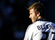 开云体育下载-枪手险胜暗藏玄机，贝林厄姆领衔三狮军团奏凯—双线战报下的战术启示