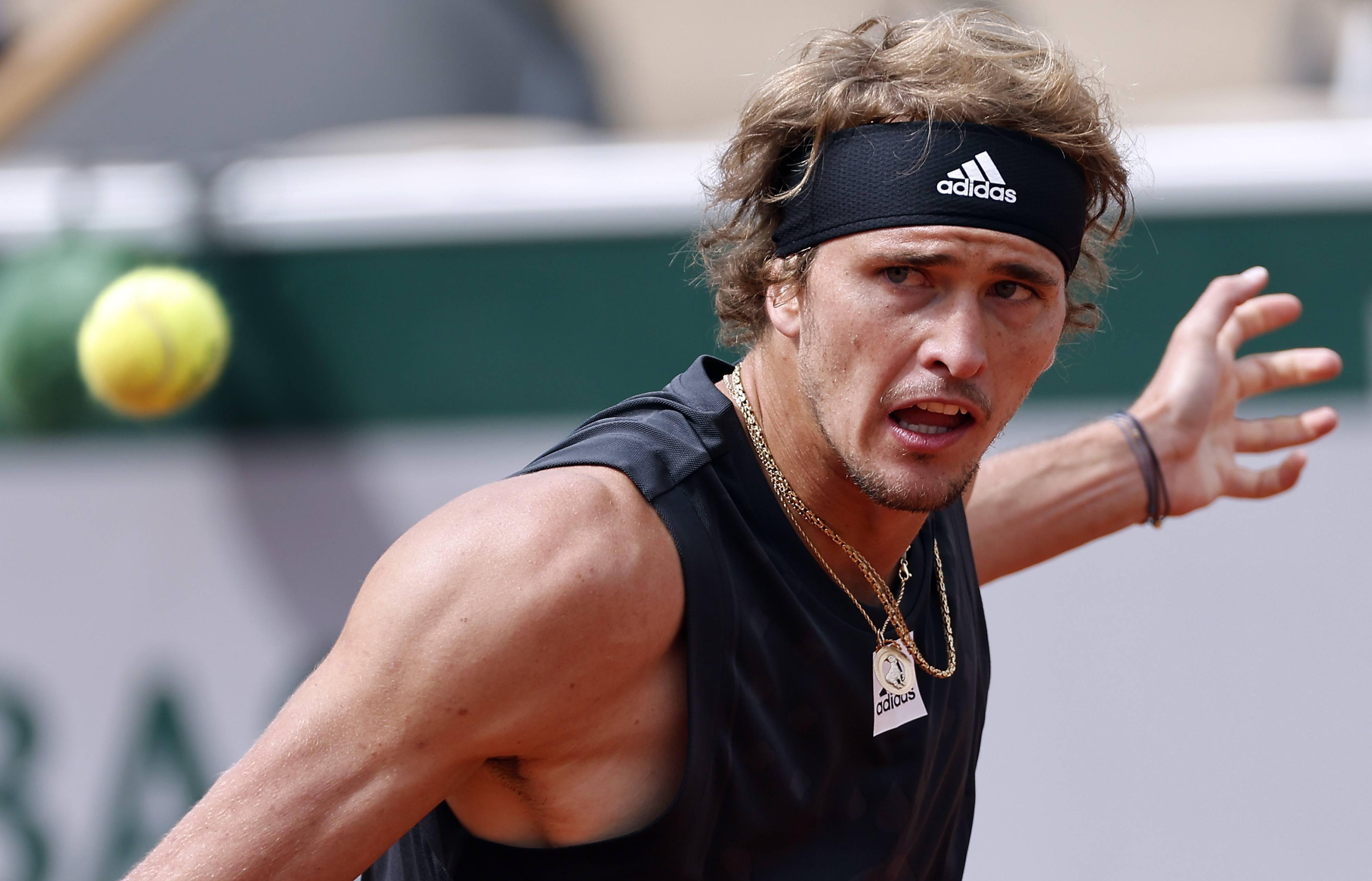 西班牙网球队爆冷德国网球队，兹维列夫完成帽子戏法的简单介绍