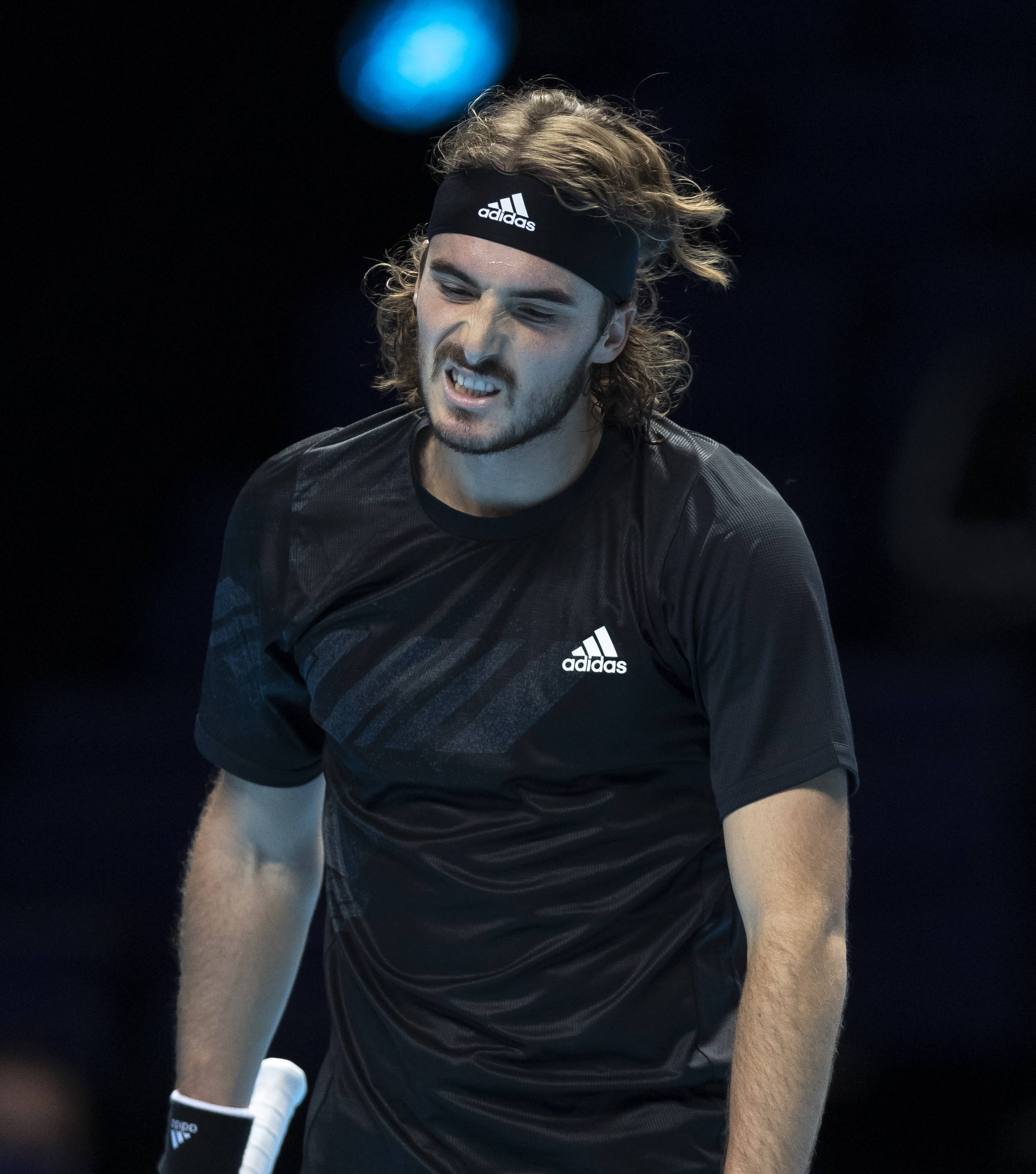 关于意大利网球队绝杀英国网球队，西西帕斯惊艳世界的信息