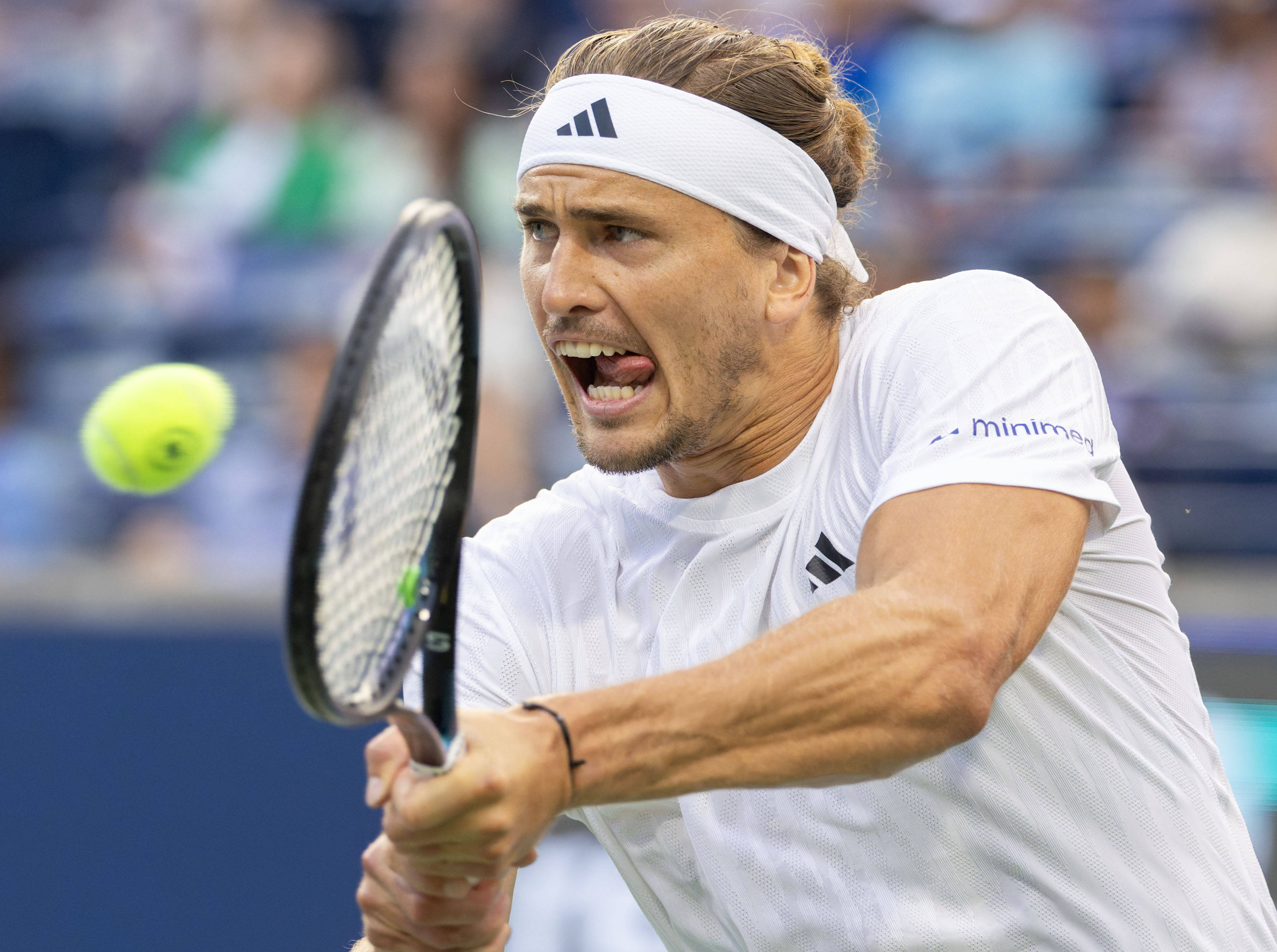 意大利网球队横扫西班牙网球队,兹维列夫关键制胜的简单介绍 意大利网球队横扫西班牙网球队,兹维列夫关键制胜的简单介绍