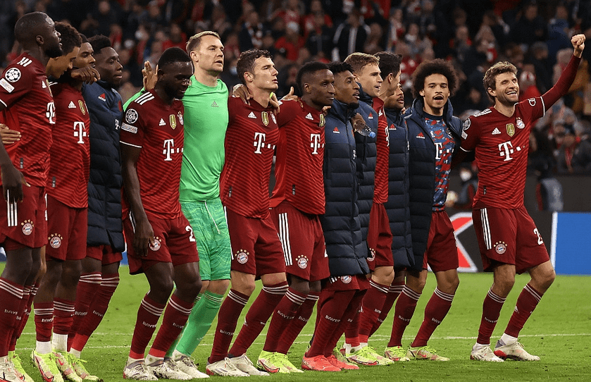 包含拜仁主场战平巴萨，提前出线预定的词条