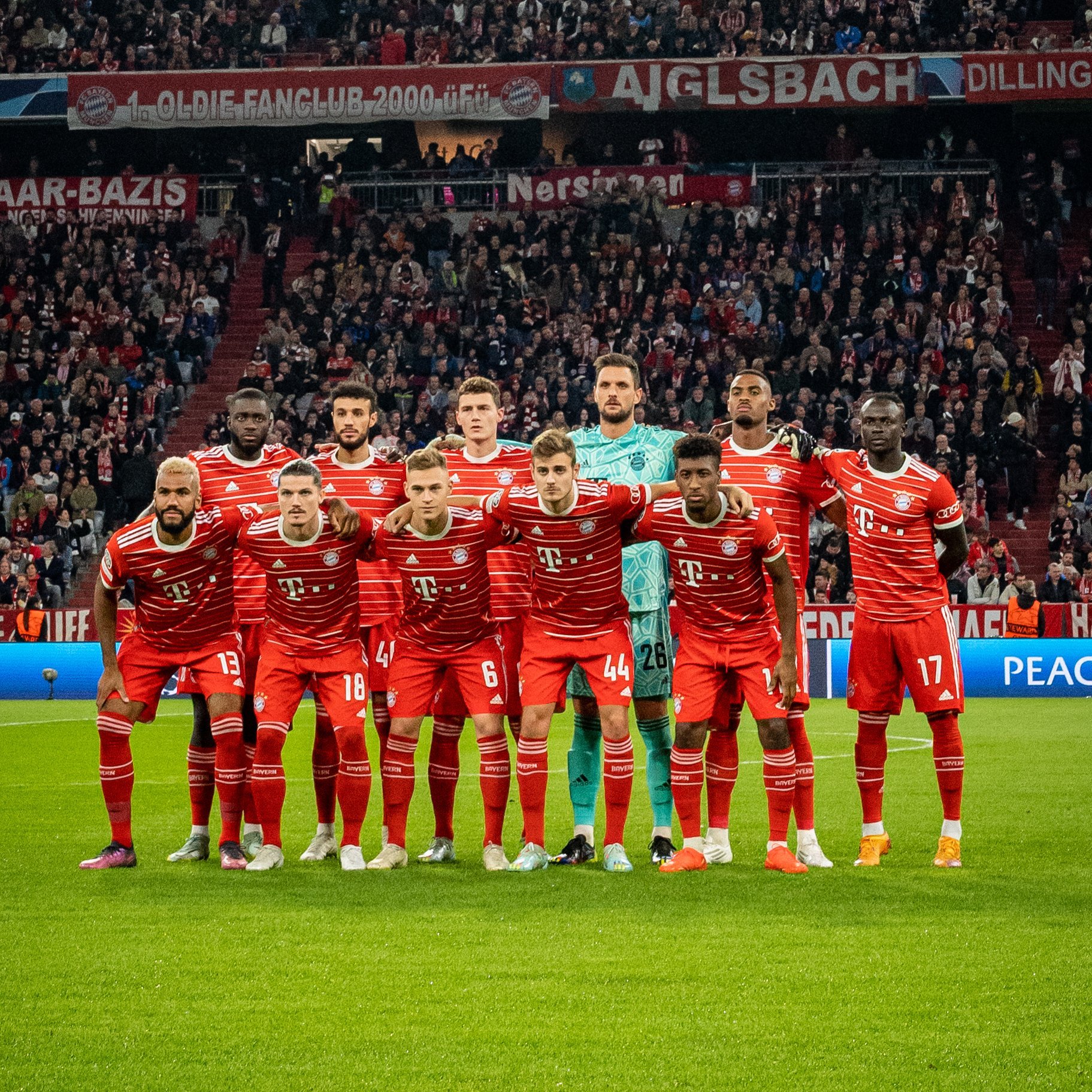 包含拜仁主场战平巴萨，提前出线预定的词条