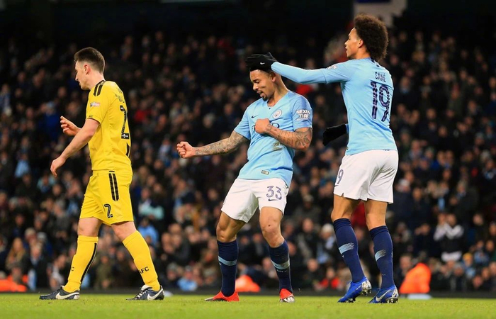 夺冠热门战胜弱旅,实力悬殊难掩激烈 夺冠热门战胜弱旅,实力悬殊难掩激烈