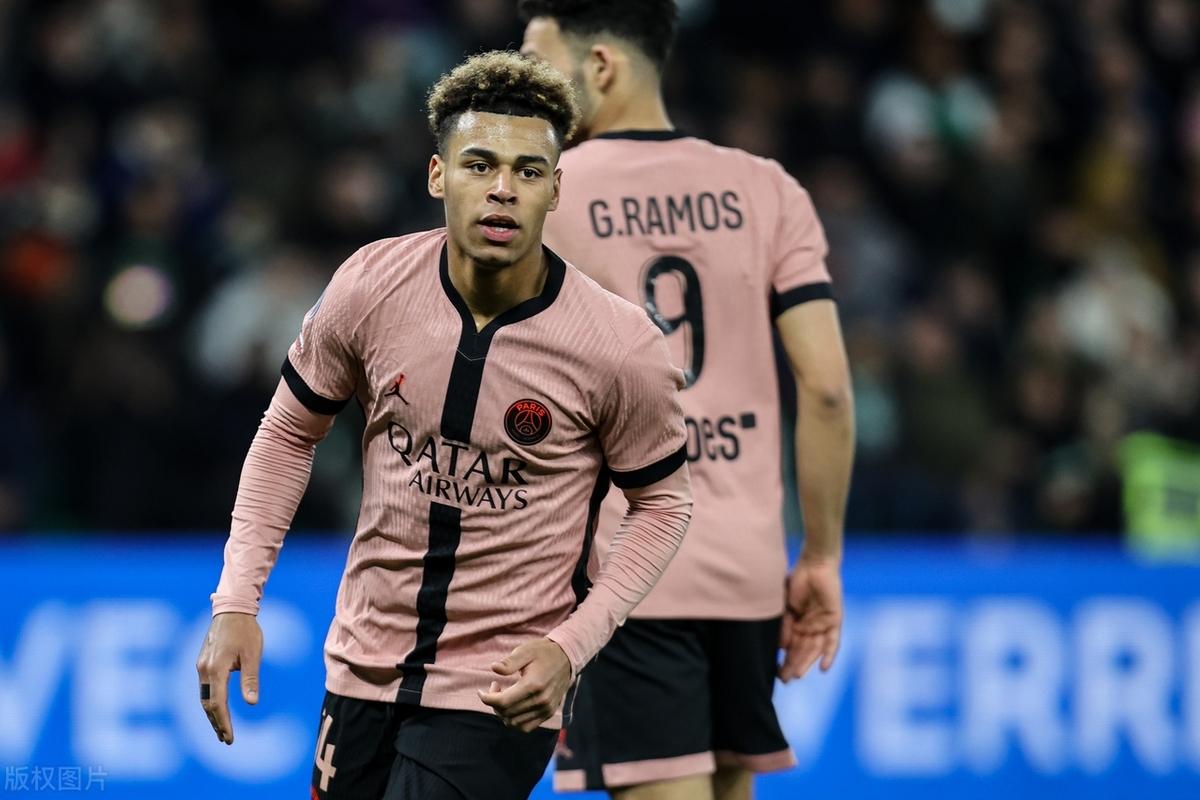 包含圣埃蒂安足球俱乐部士气高涨，实现惊险逆转的词条