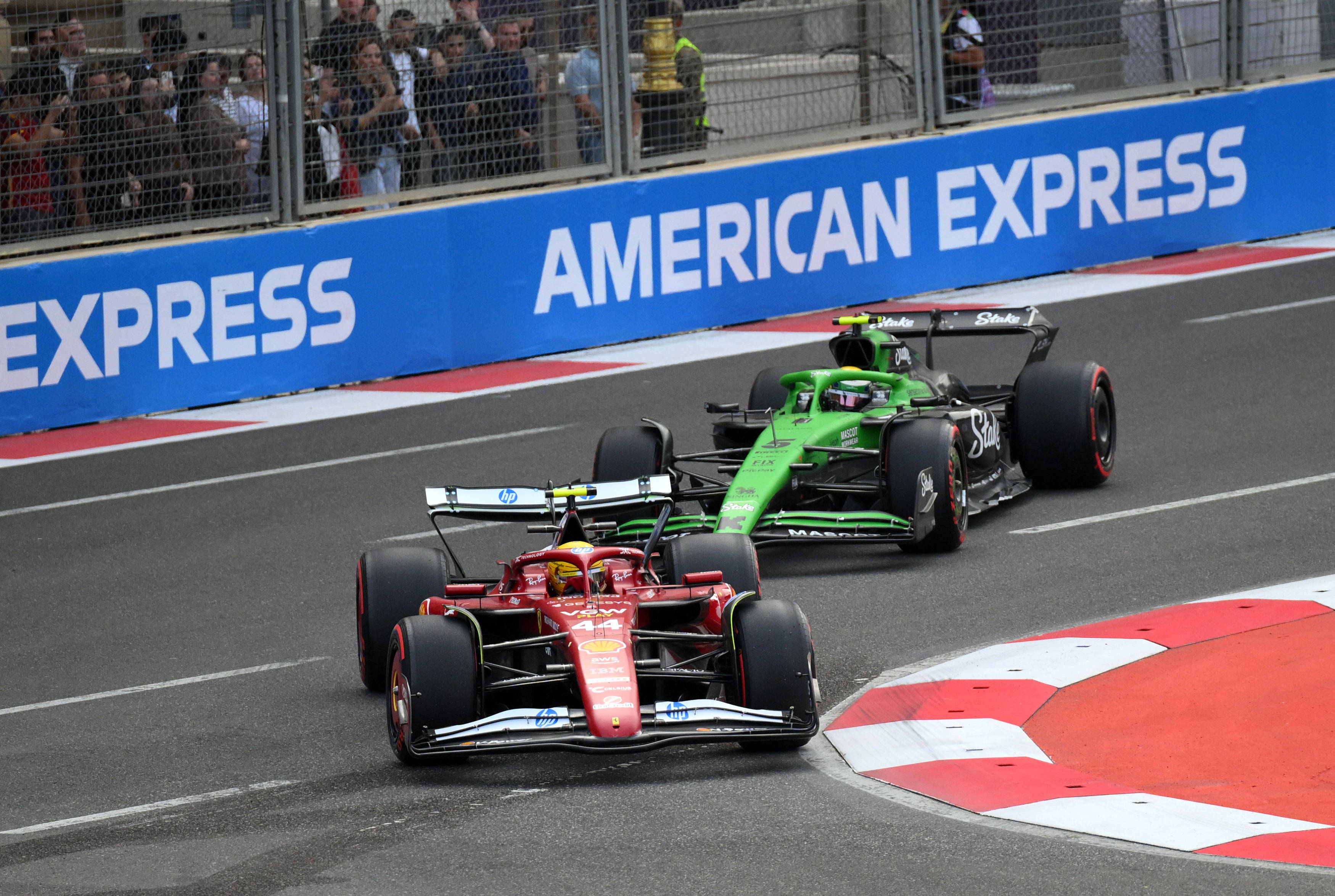 包含迈凯伦鏖战法拉利，汉密尔顿扛起全队的词条