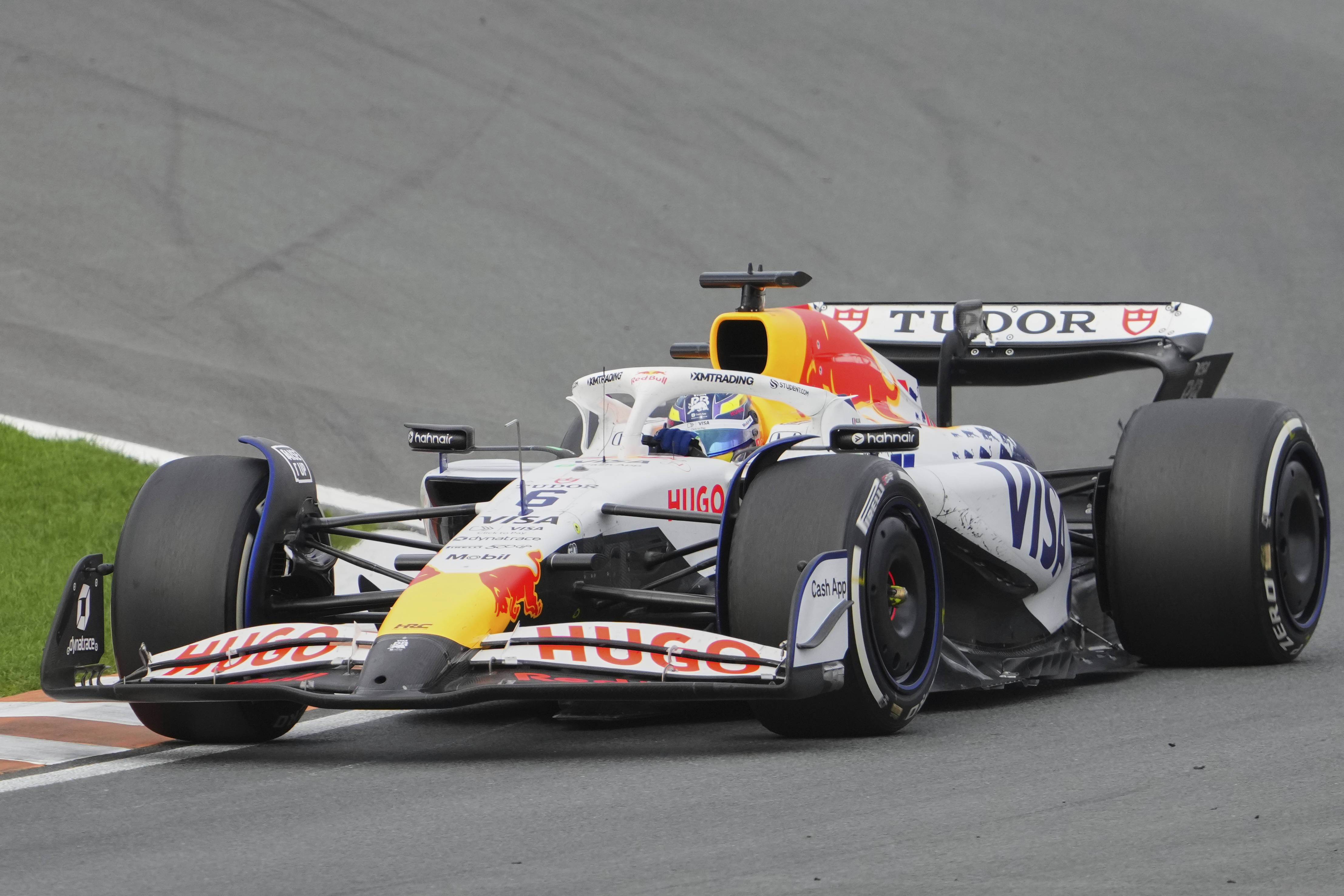 红牛车队险胜迈凯伦，拉塞尔带队取胜的简单介绍