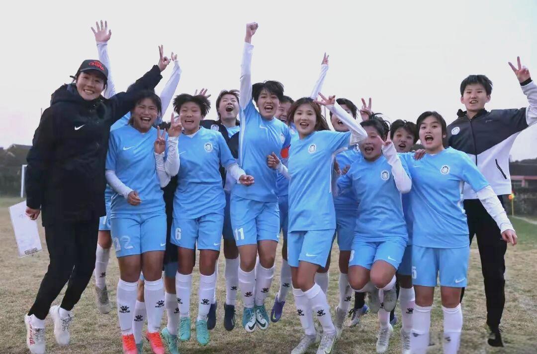 中国女足队员勇往直前，取得重要胜利的简单介绍