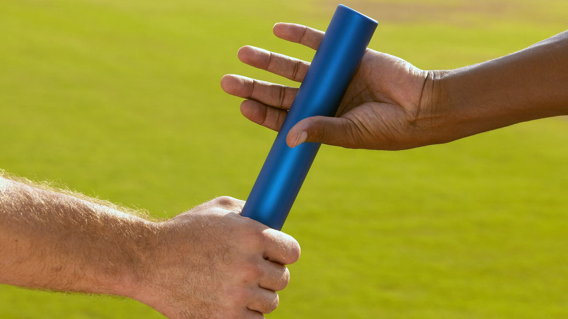 当平行宇宙交叠,范戴克F1赛场接管,伊拉克足球强势拿下中国的隐喻