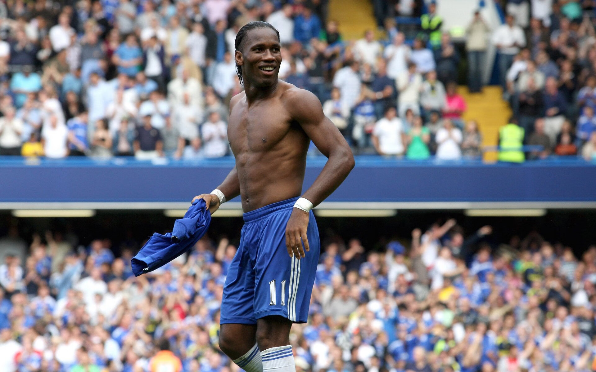 德里赫特连续得分拉开差距,厄瓜多尔淘汰乌克兰—欧洲与南美足球的战术分野