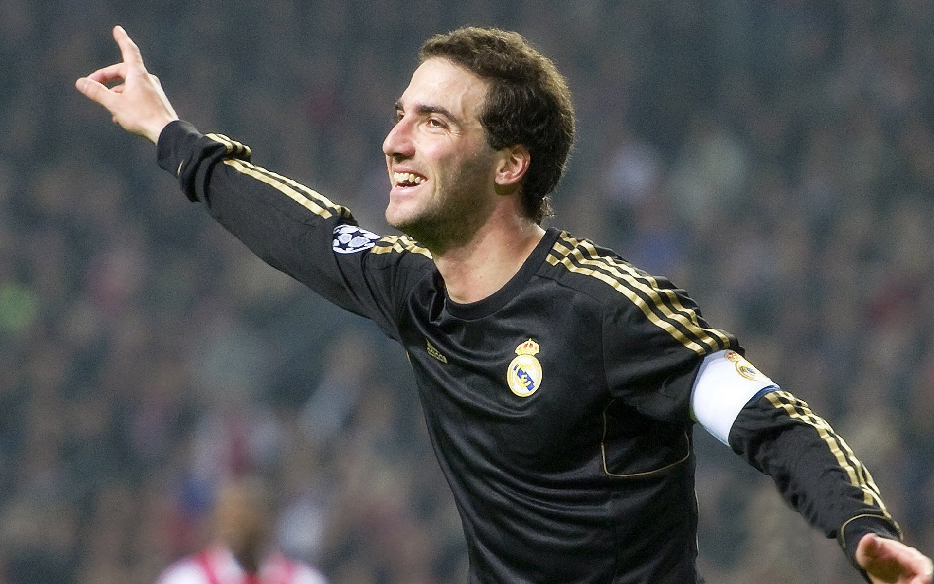 绿茵与硬木的双重奏，当德甲争冠战遇见浙江队的生死逆袭