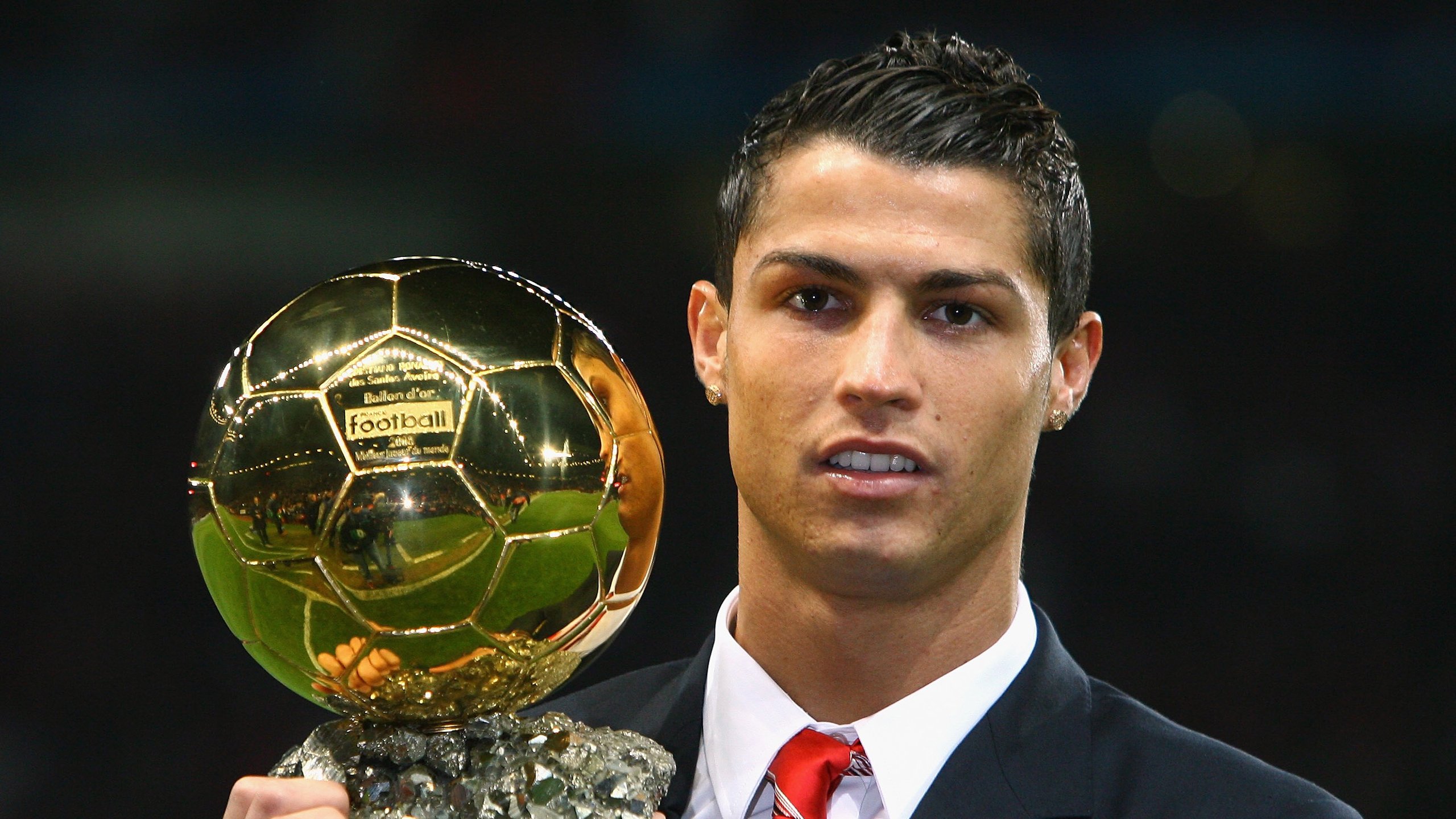 佩德里魔法点亮北欧寒夜，阿根廷战术完胜背后的中场统治力